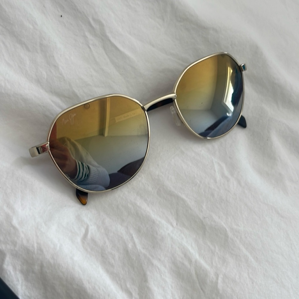 Brand New Maui Jim Sunglasses, mirrors gold frame